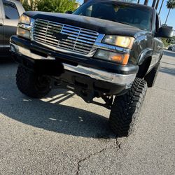 2003 Chevy Silverado 2WD Extended Cab LIFTED IN GREAT CONDITION 
