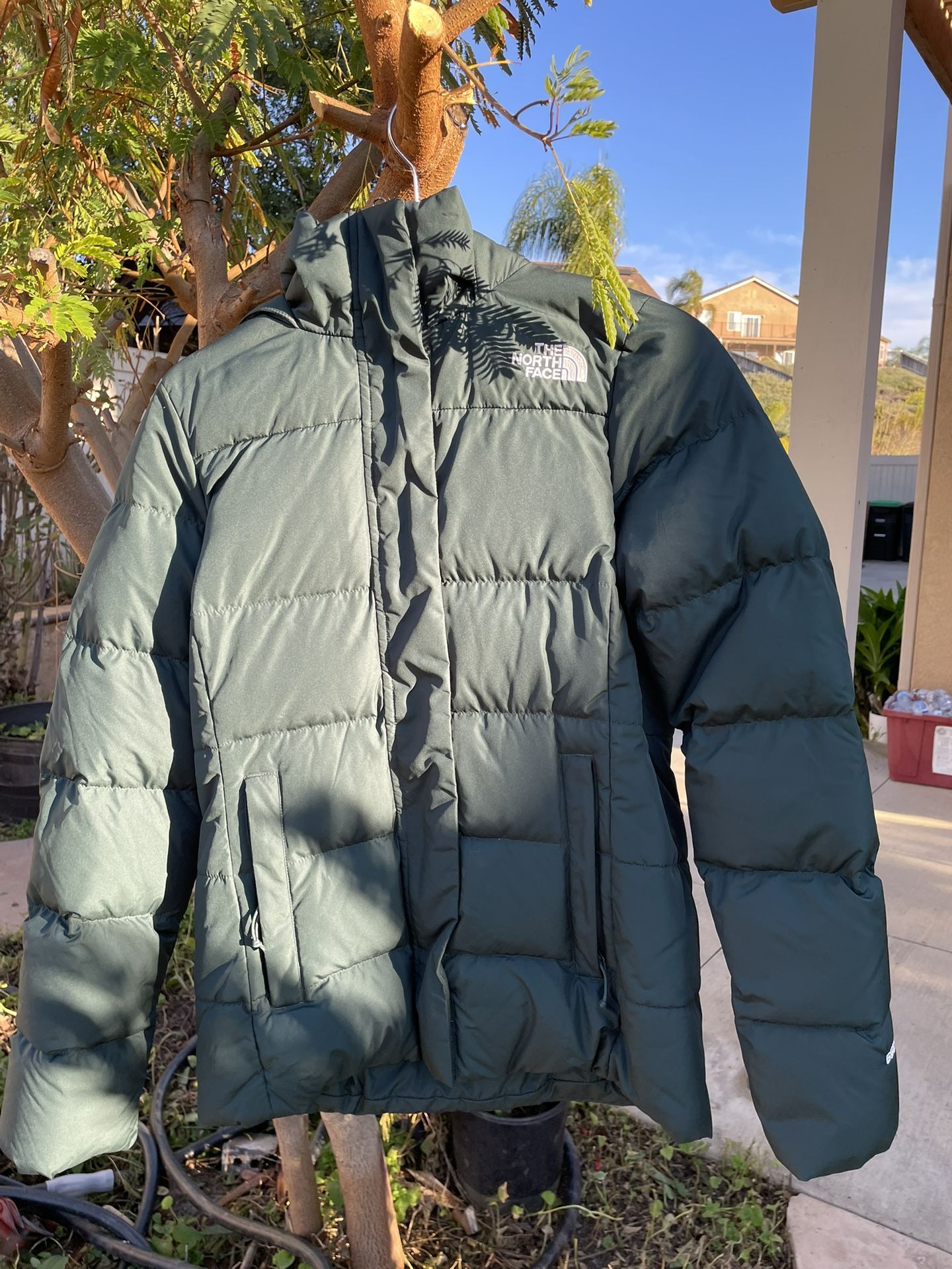 LIKE NEW: The North Face Women’s 550 Down Puffer Jacket - Forest Green - Small