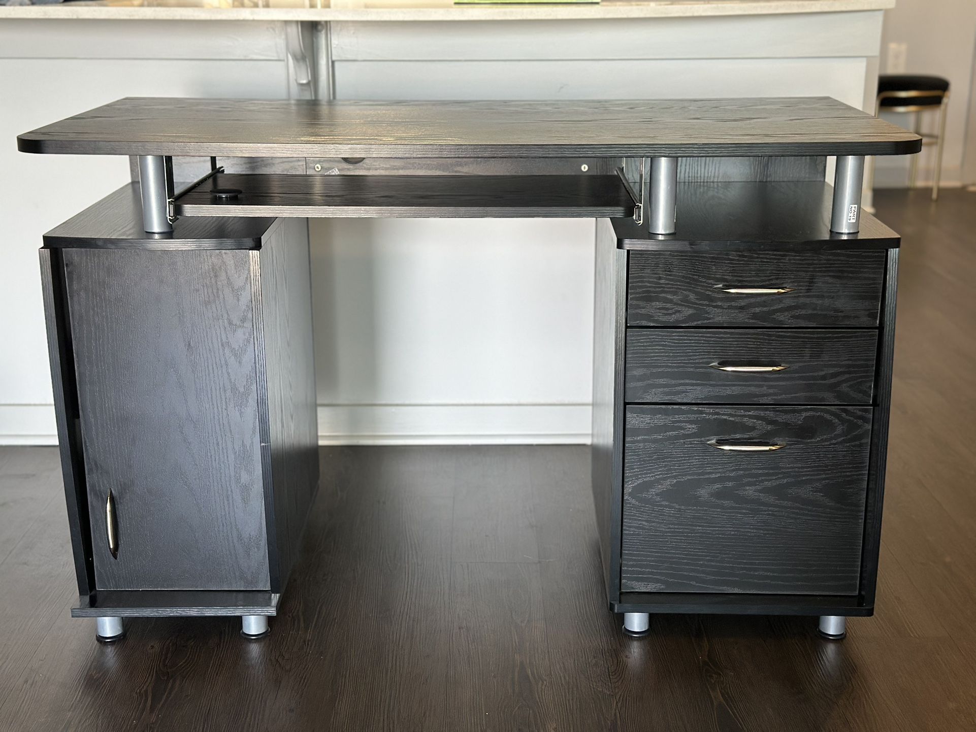 Almost new Computer Desk