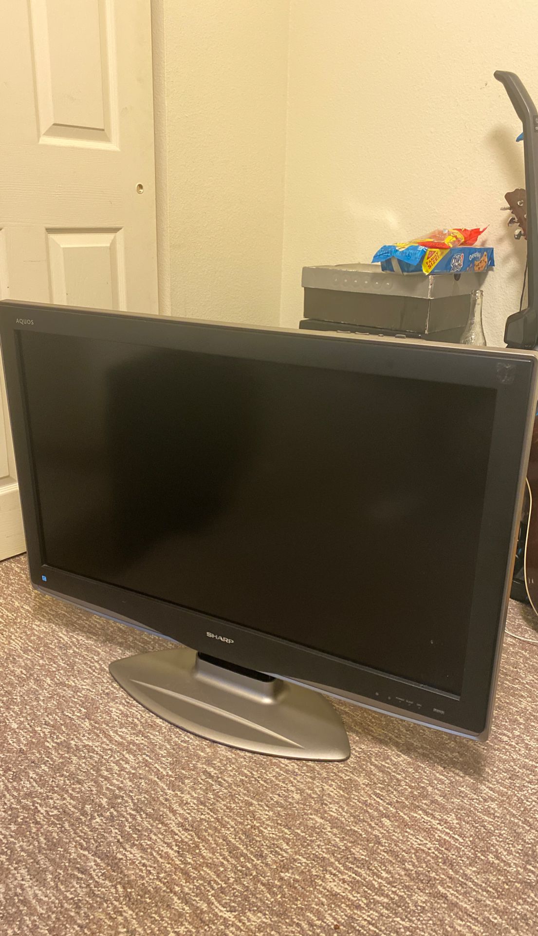 50$ sharp flat screen, 720p ( Big TV)