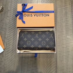 Authentic- Brand new Louis Vuitton zippy wallet 