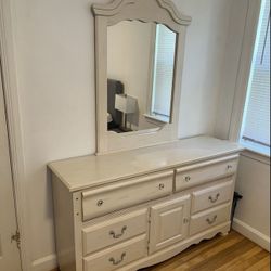 Dresser With Mirror