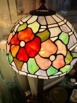 Tiffany-Style Stained Glass Table Lamp