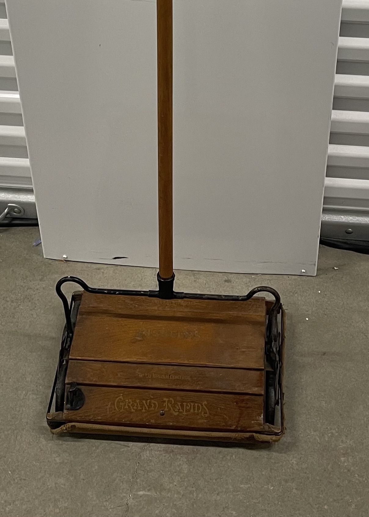 Vintage Bissell Grand Rapids Wooden Cyco Bearing Manual Sweeper Vacuum