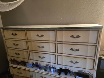 vintage 2 Dressers