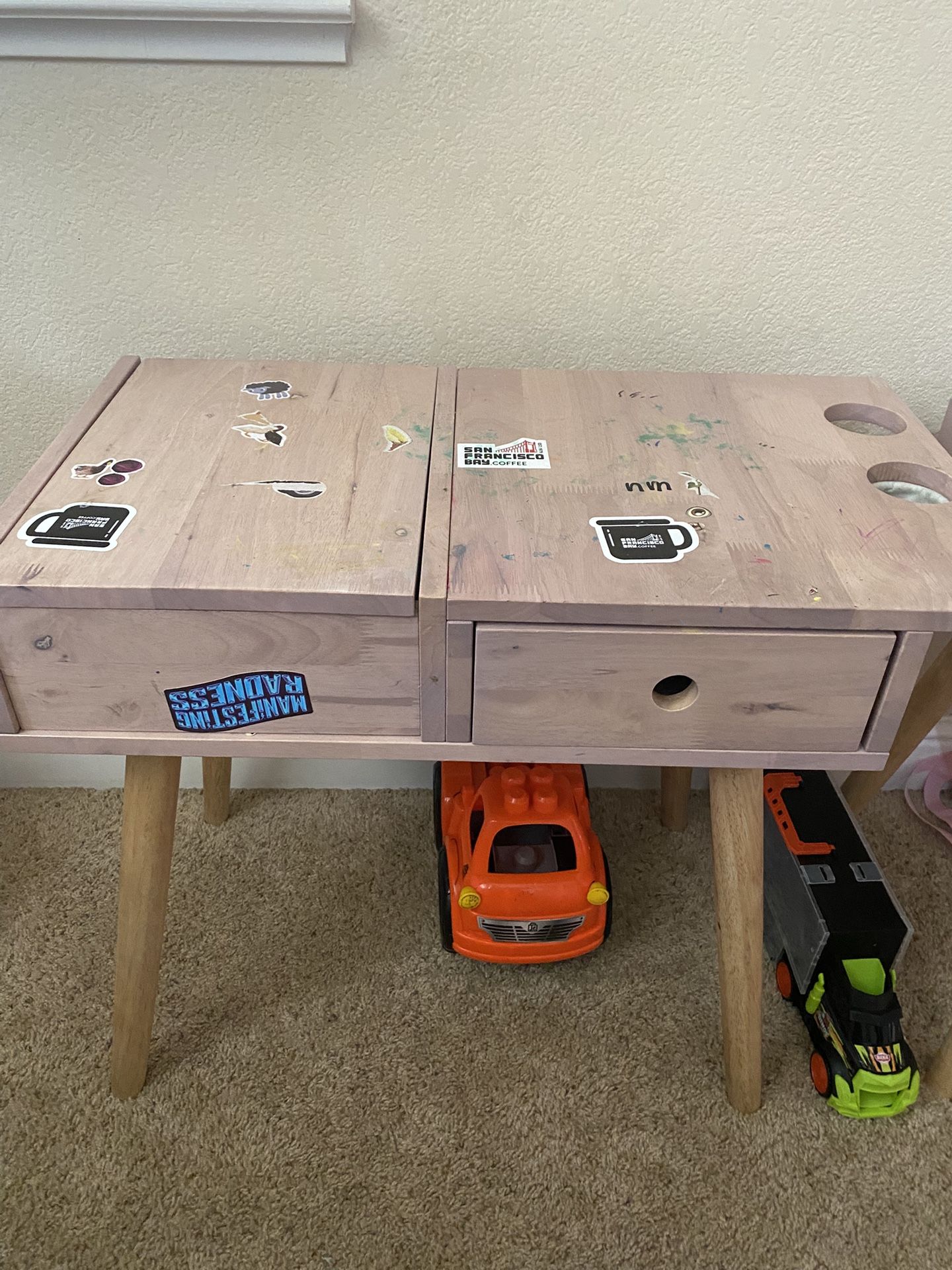 2 Kids Vanity Desks