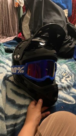 Nice helmet bell size medium with the goggles