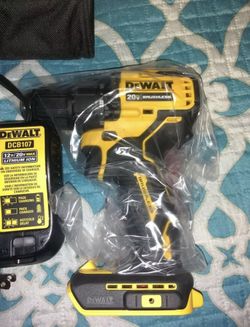 DeWALT DCD708C2 20V MAX Li-Ion Brushless Cordless Compact 1/2" Drill Driver Kit