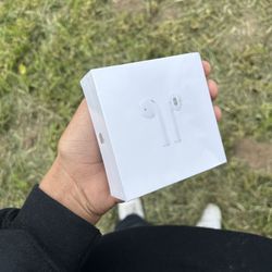 Apple AirPods 2nd Gen (Noise Cancelling) 