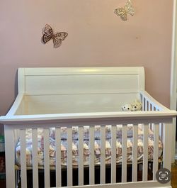 WestwoodTaylor convertible Crib 4-1 Egg Shell