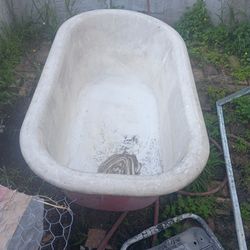 Antique tub