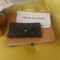 Women Used Louis Vuitton Wallet In Excellent Condition $225 for