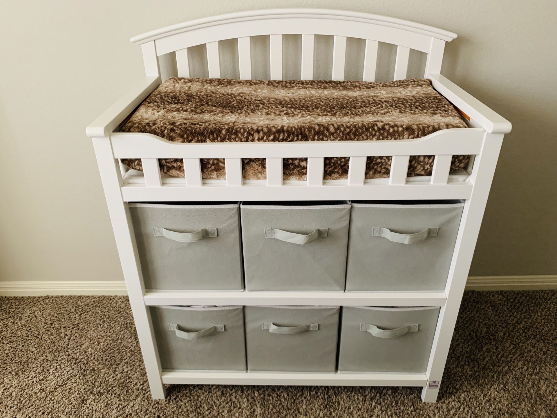 White changing table -set up, like new.