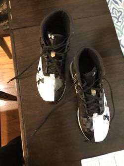 UNDER ARMOUR cleats size 5.5