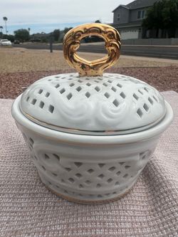 Vintage Porcelain Treasures Lattice Potpourri Jar White Reticulated Trinket Box Gold Trim 4.5"