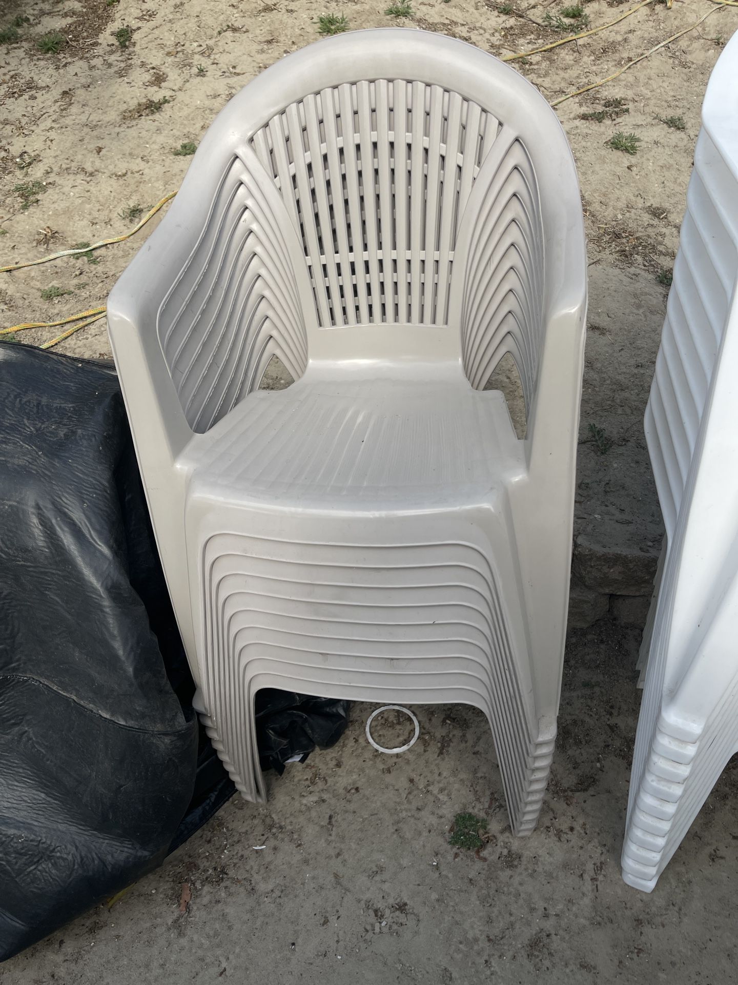 20 Plastic Chairs Like New