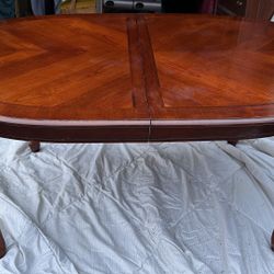 Vintage Queen Anne style oval extended dining table reddish brown L65”-L83”*W42”*H31”(address in description 
