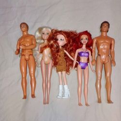 Doll Lot ! There hair needs fixing up.