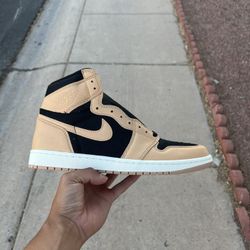 Jordan 1 Heirloom 🫵 Size 11 and 13  Under Retail 🚨  $135  