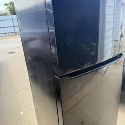 Frigidaire Refrigerator 