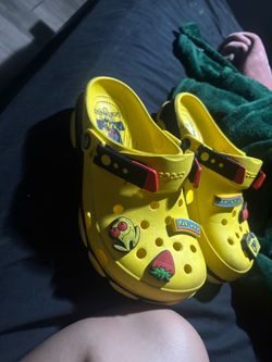 pacman crocs