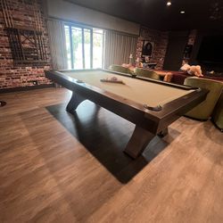 Like new - Pool Table