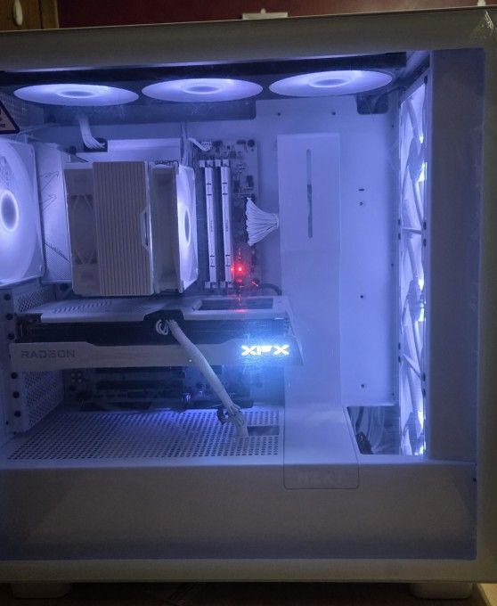 Gaming PC White B650 Aorus Elite AX Ice XFX Swift AMD Radeon RX 9060XT 16GB AM5 8400F 32GB DDR5 32GB