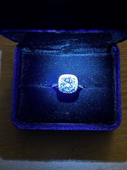 Cushion Halo Diamond-Style Ring