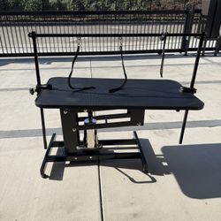 Garvee 43.3" Hydraulic Dog Grooming Table for Pet, Heavy Duty Structural Hydraulic Max Load 350Lbs Professional Pet Grooming Table with Adjustable Ove