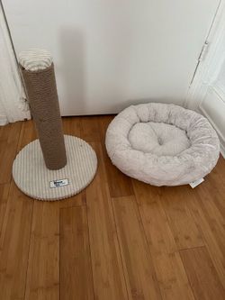 Cat scratch post and bed (NEW)