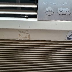 Air Conditioner.    Window