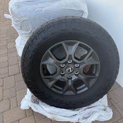 Lexus Gx550 Take Off Wheel And Tires Toyo Open Country A/T III in 265/70R18 116H 