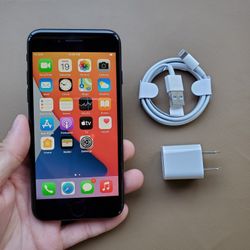 iPhone 7 - UNLOCKED - Like New 