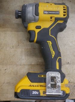 DEWALT CORDLESS IMPACT DRIVER 1/4 6MM DCF609
