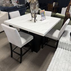 Gorgeous Dining Set! Easy Financing!👋✅❤️