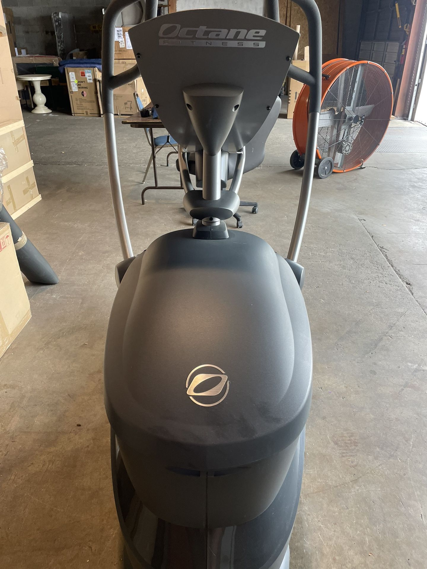 Octane Q37E Cross Trainer Elliptical