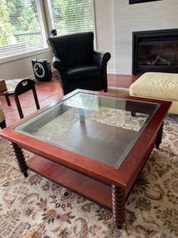 Lovely Spool Leg Coffee Table