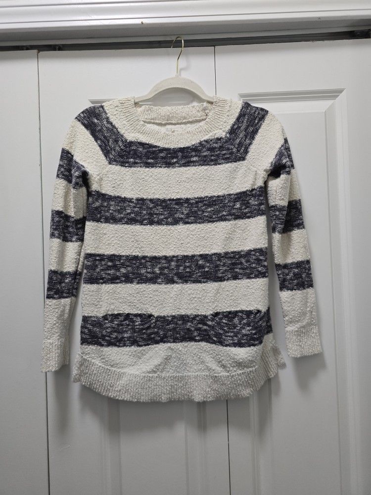 Juniors/Preteen Size XS Lou&Grey Sweater
