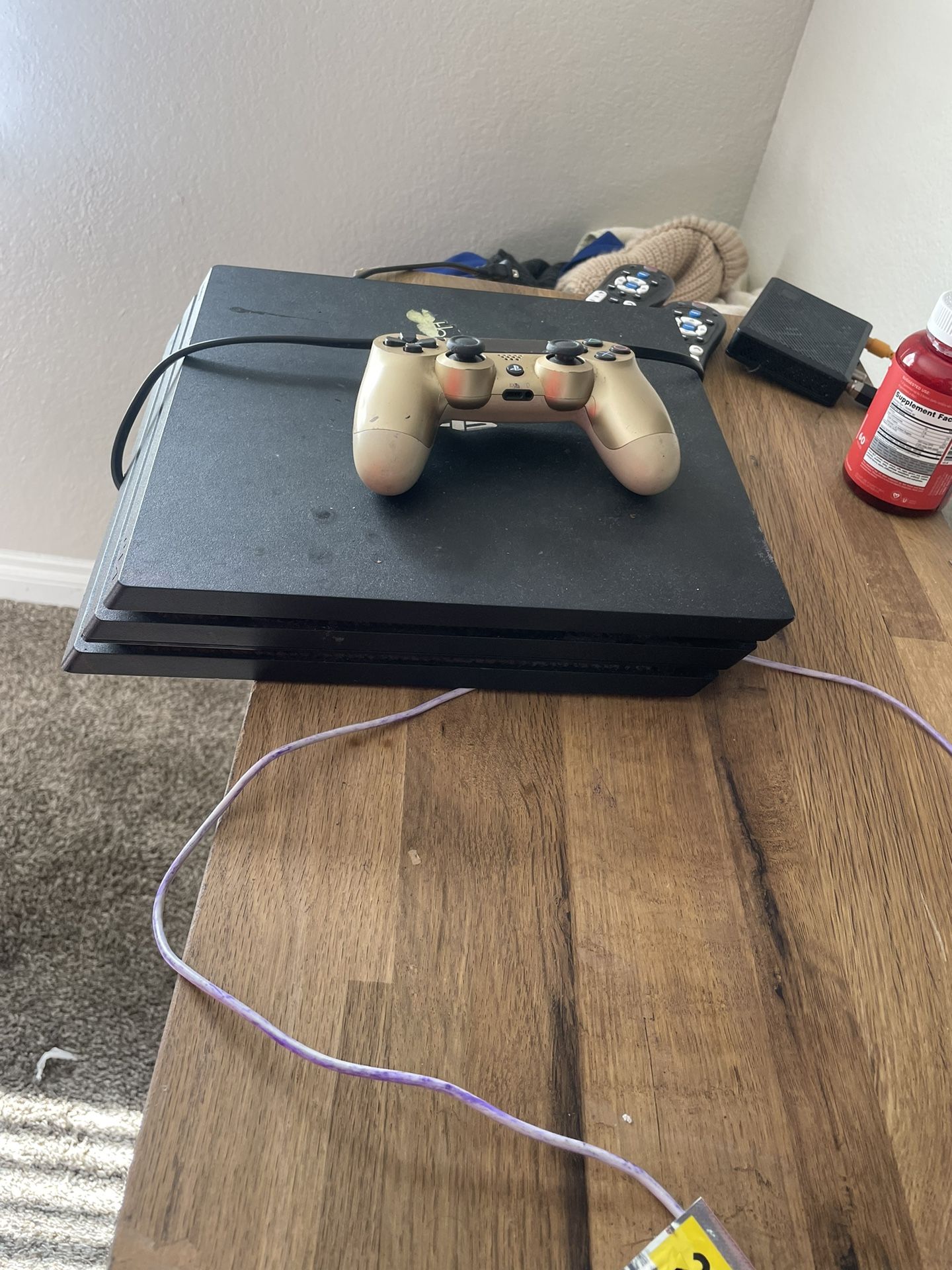 Triple Stacked Ps4 With Controller