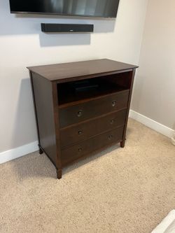 Dresser/ tv stand