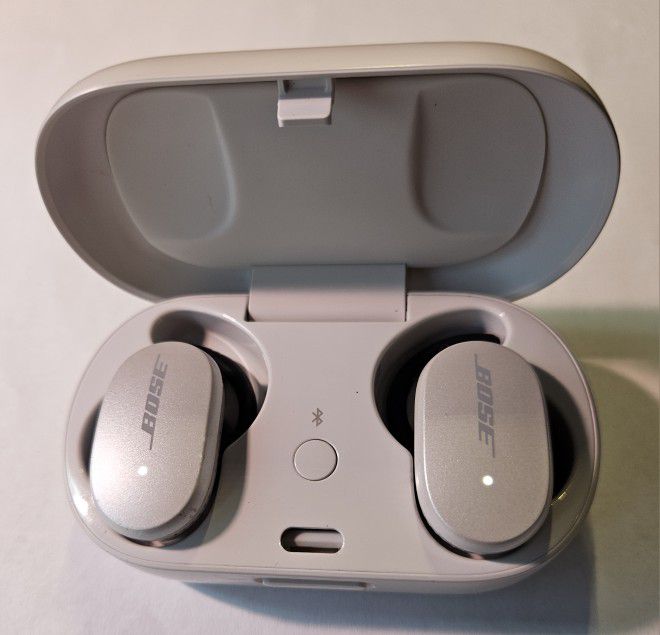 Bose Quiet Comfort Earbuds W/ Charging Case