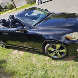 2011 Lexus convertible is250  in great condition