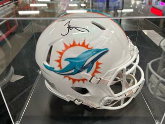 Tyreek Hill Signed Helmet (168530)