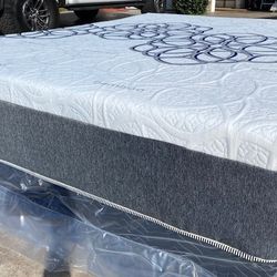 Queen Bamboo Hybrid Cool Gel Memory Foam Mattress!!