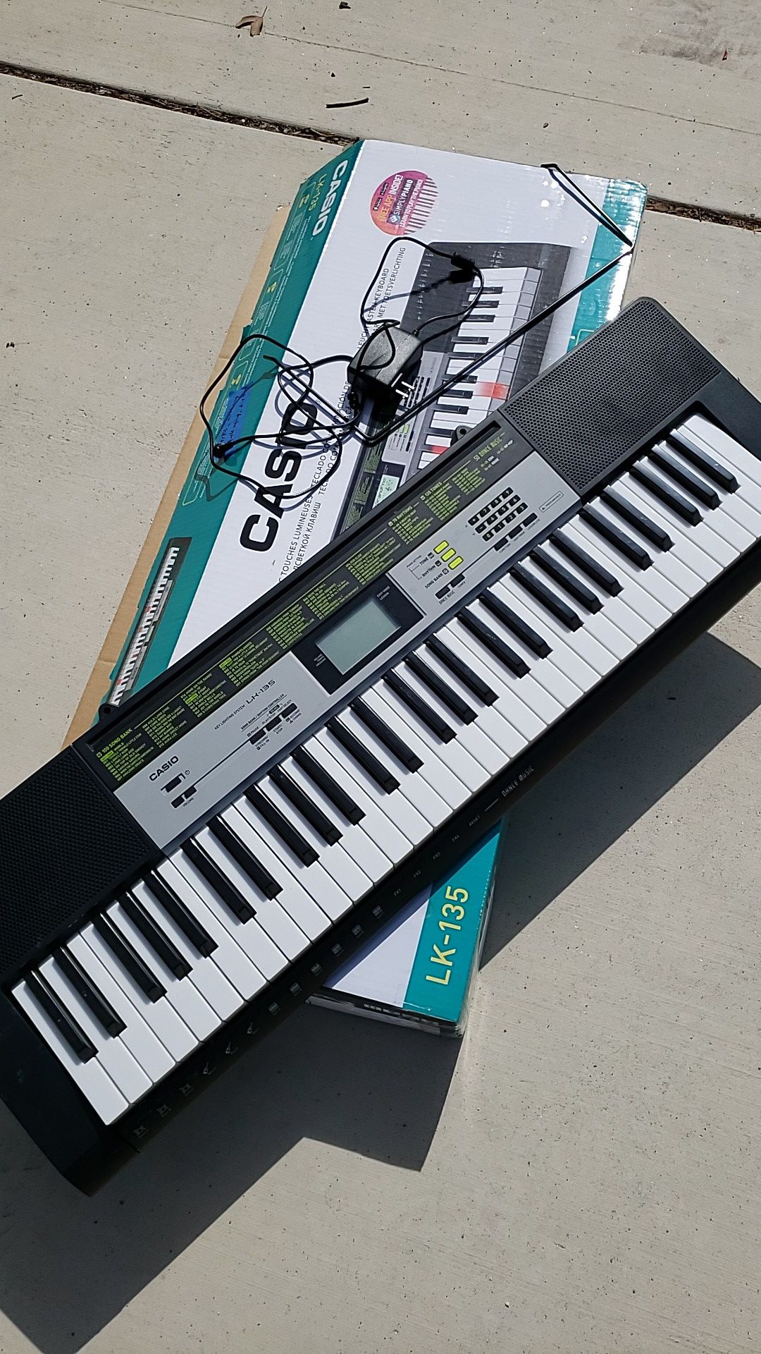 Casio Key Lighting Keyboard Piano 61 Keys LK-135 with Stand