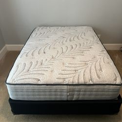 $200 FULL Sealy posturpedic mattress & Box Springs