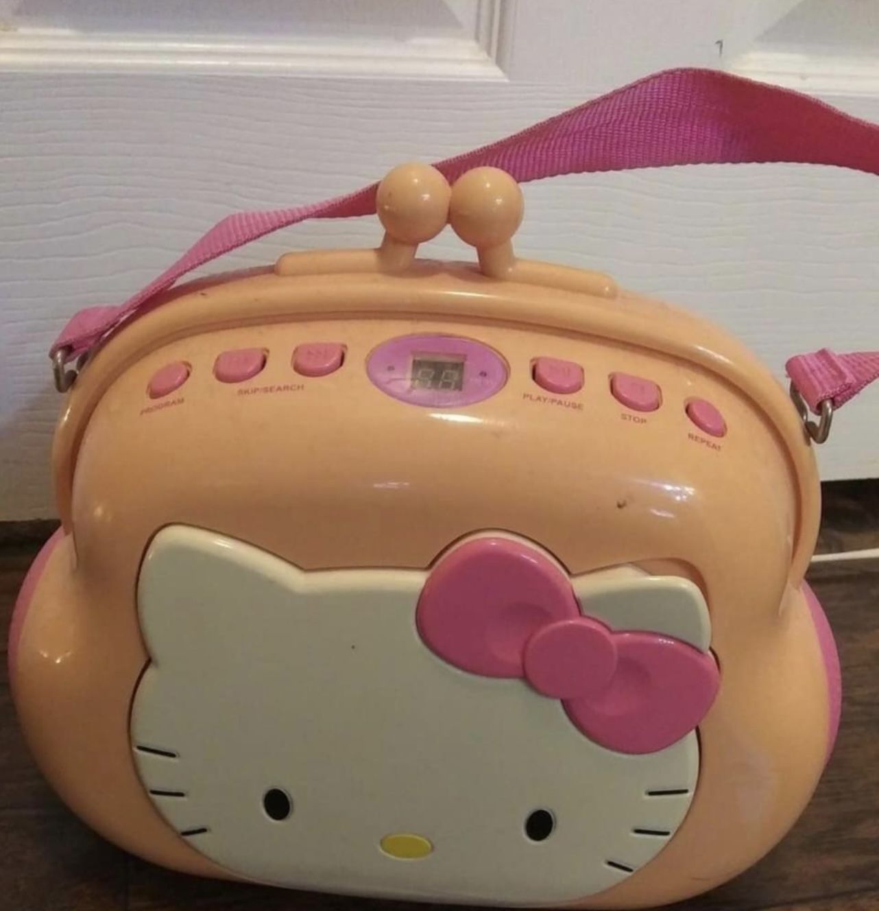 Hello Kitty Boom Box Radio W/cd Player And Carrying Strap
