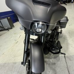 2017 Harley Davidson Street Glide - Special