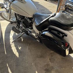 2011 Yamaha 650 Classic Motorcycle 