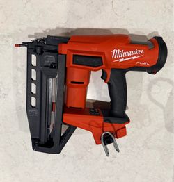 Shop Milwaukee M18 FUEL 18-Volt Lithium-Ion Brushless Cordless Gen ll 16-Gauge Straight Finish Nailer (Tool Only